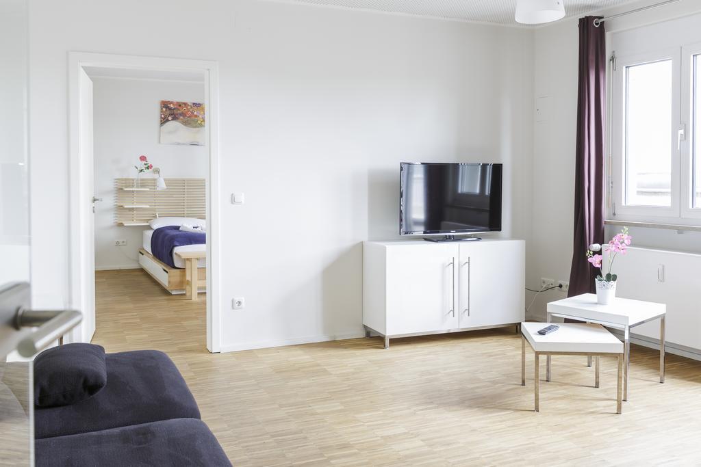 Nonstop Hotel Augsburg - Ubernacht - Hostelhotelhome Экстерьер фото