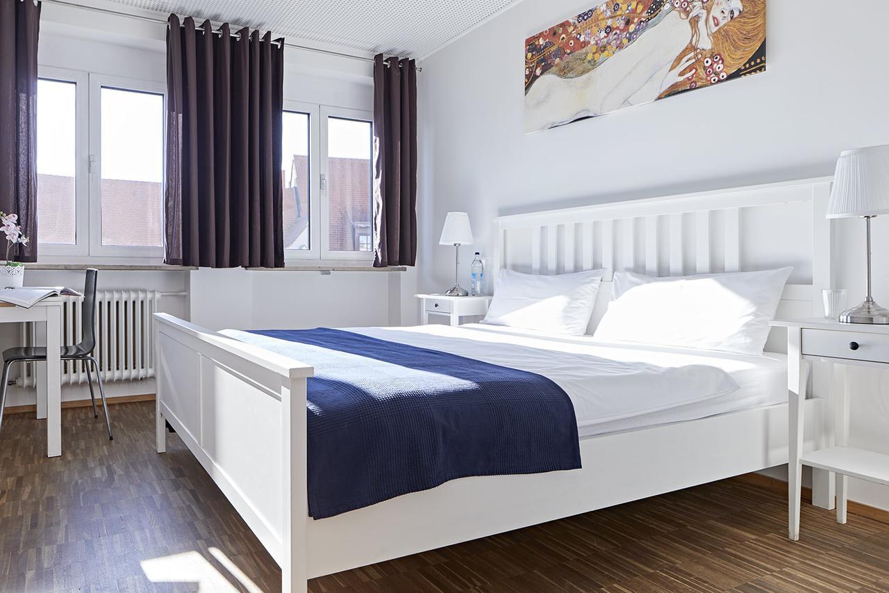 Nonstop Hotel Augsburg - Ubernacht - Hostelhotelhome Экстерьер фото